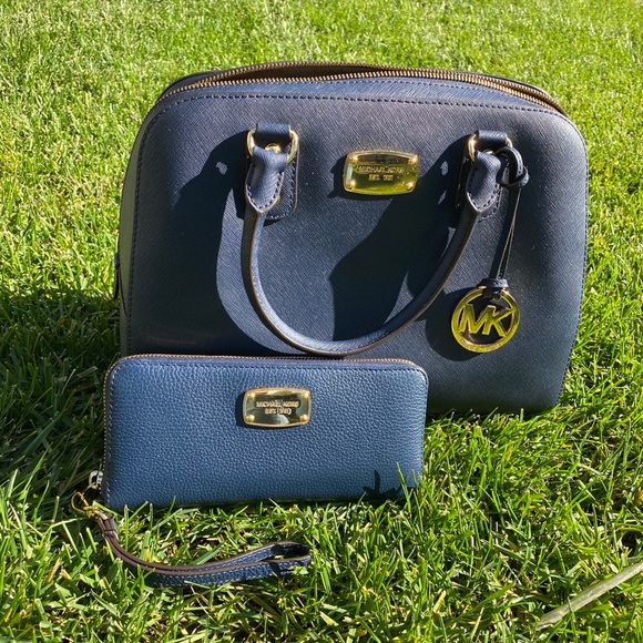 Authentic Michael Kors purse with wallet - Picture 7 of 13